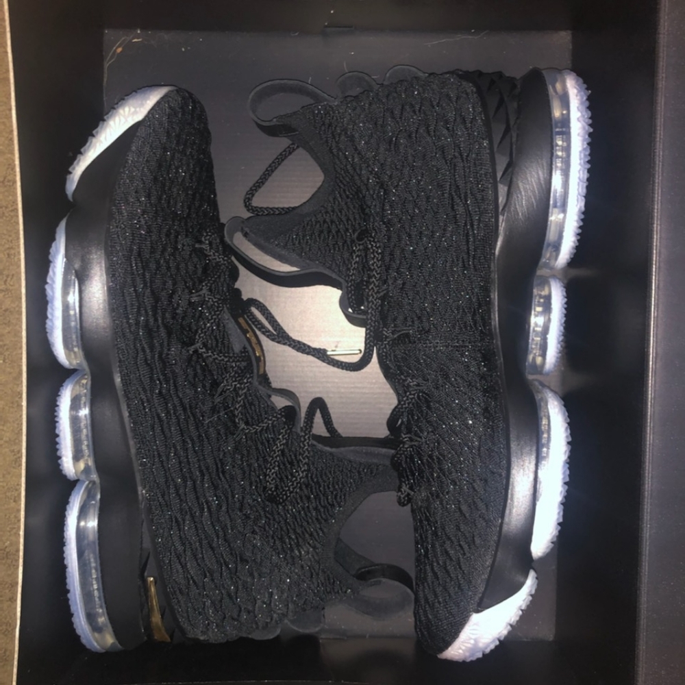 NIKE AIR LEBRON 15 METALLIC GOLD SIZE 13